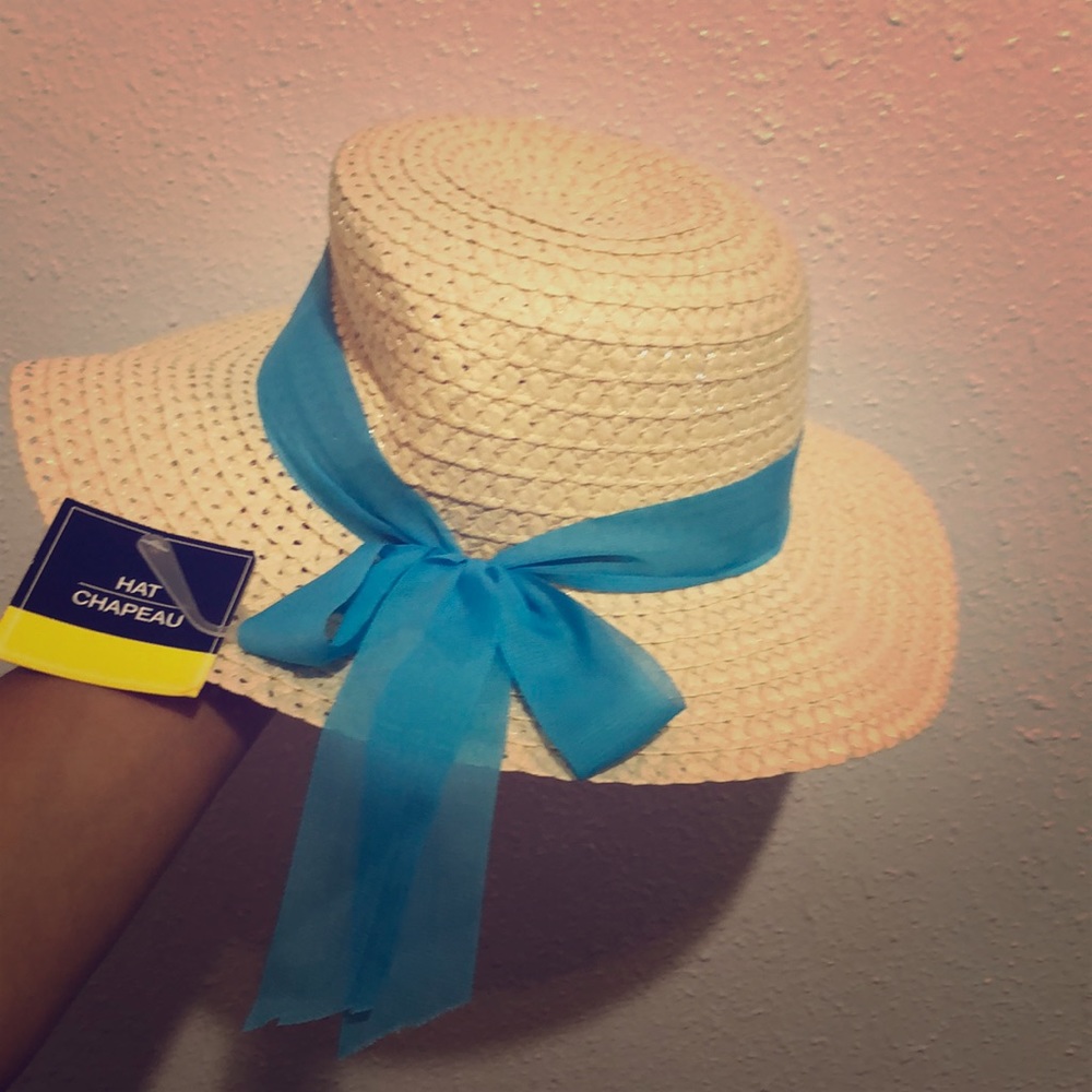 Summer hat with blue bow